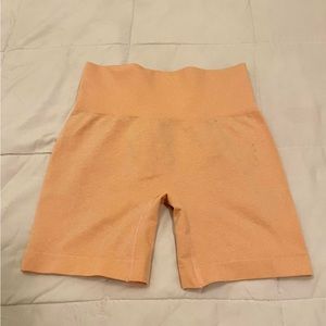 peach biker shorts